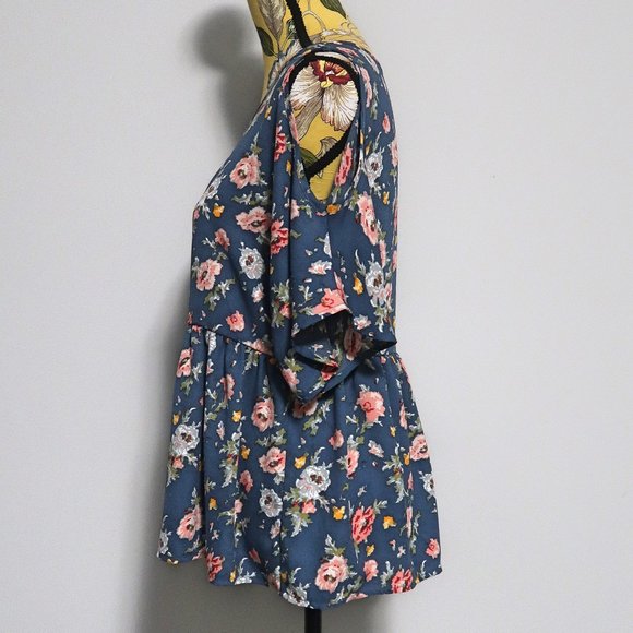 Bobeau Floral Peplum Cold Shoulder Blouse Small - Picture 4 of 8